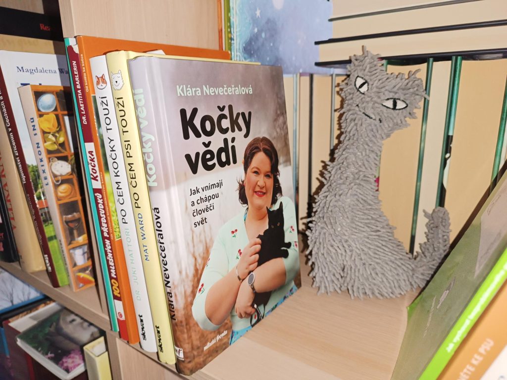 Jak vnímají a chápou člověčí svět? Recenze knihy KOČKY VĚDÍ 4 1000025948
