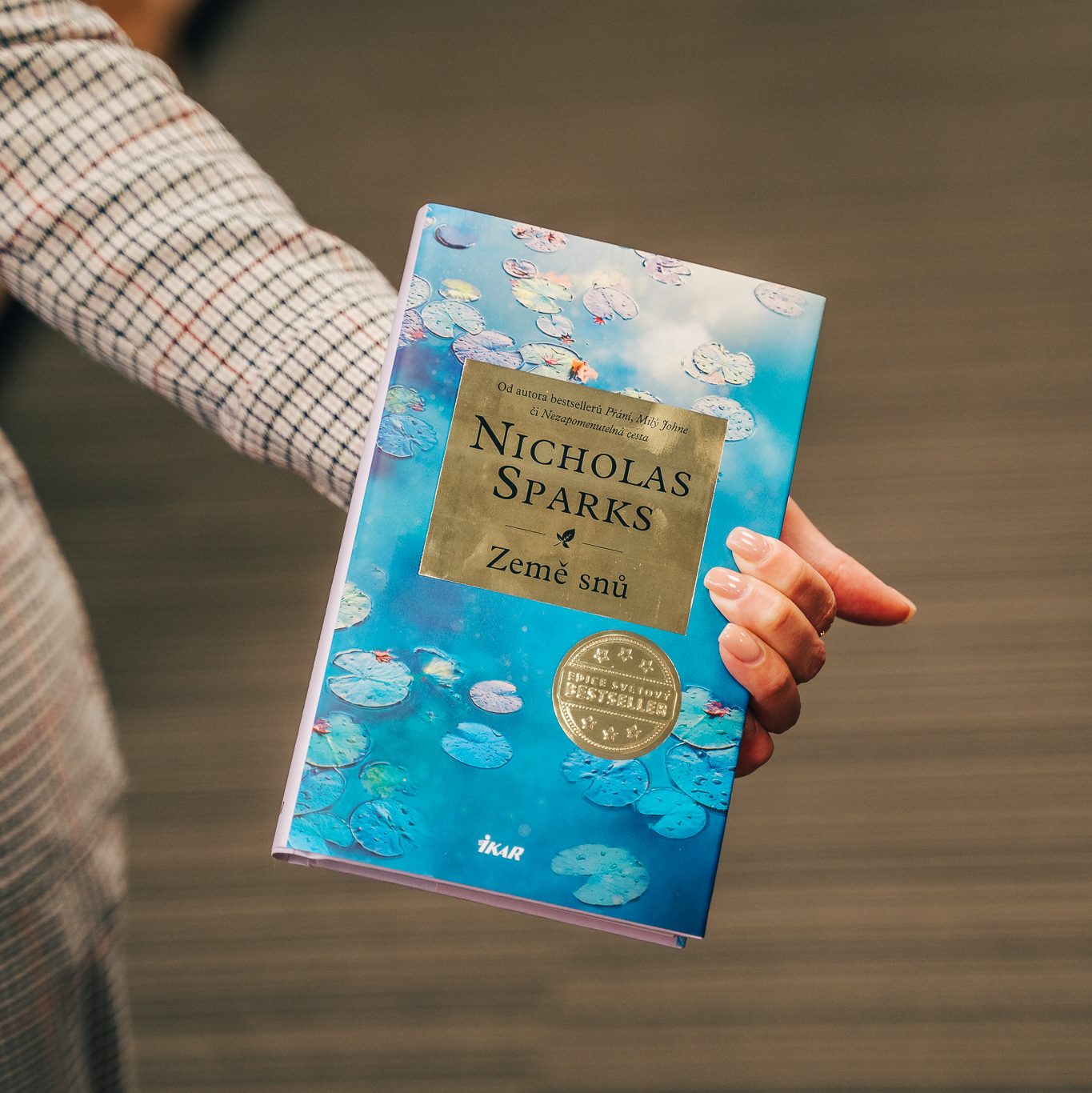 Příjemná dávka romantiky a thrilleru v jednom: recenze knihy Země snů 2 20231011 Luxor 16 edited