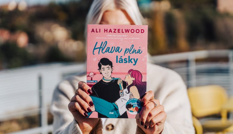 Ali Hazelwood - Hlava plná lásky, foto: LUXOR