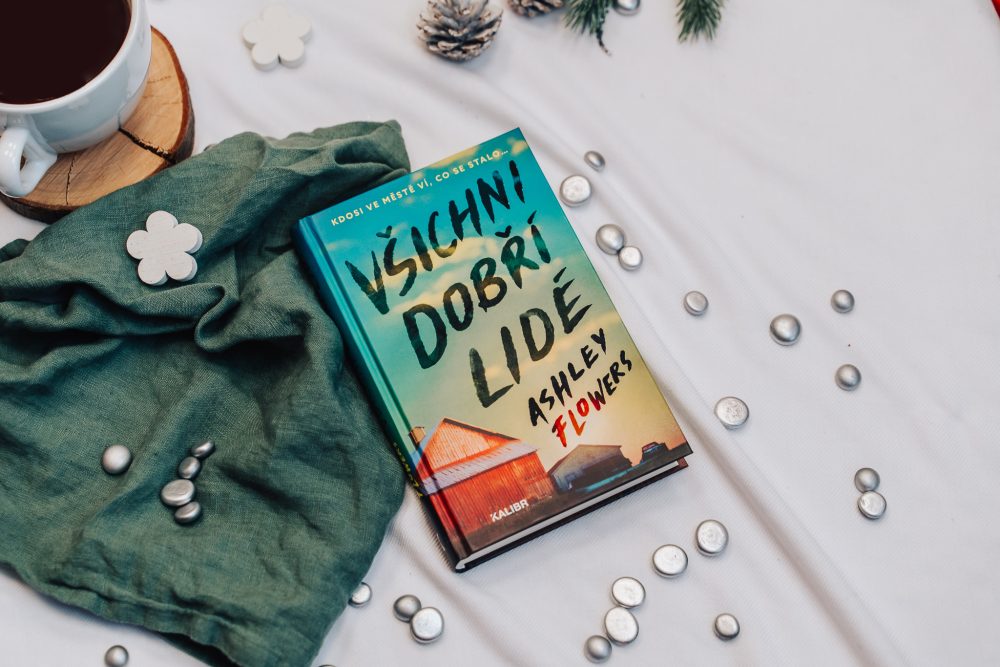 Ashley Flowers – Všichni dobří lidé, Foto: LUXOR