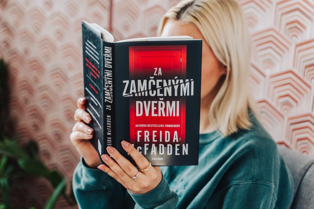 Odhalení jako z thrilleru: Kdo je Freida McFadden? 4 Freida McFadden – Za zamčenými dveřmi, foto: LUXOR