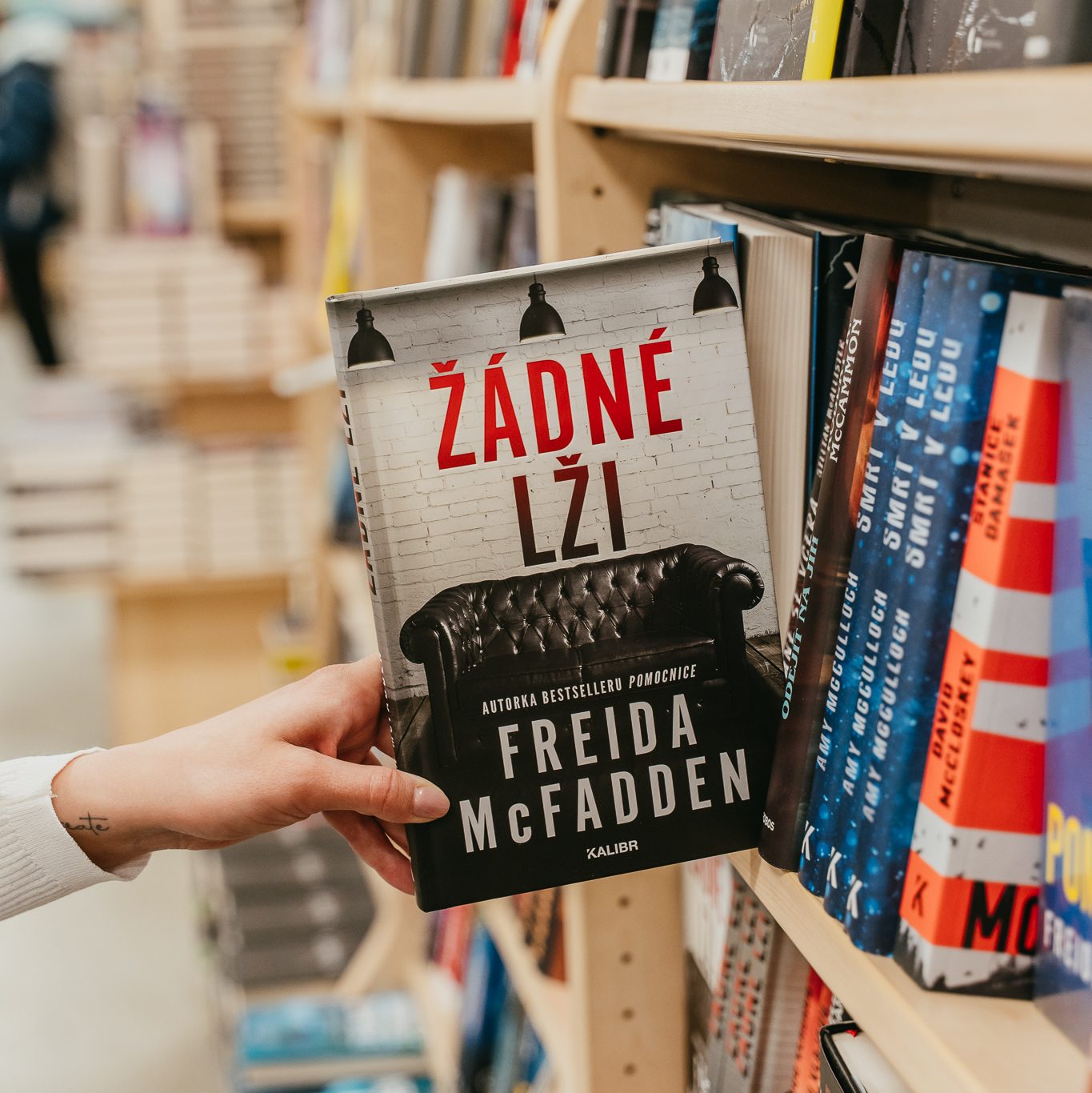 Máte odvahu zjistit pravdu? Recenze knihy Žádné lži 2 20250408 Luxor 33 edited