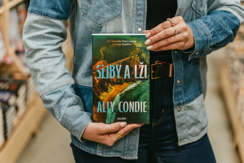 ZLOMENÉ SRDCE VYLÉČILA THRILLEREM: Recenze knihy Sliby a lži 4 20260114 Luxor 28