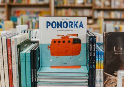 Recenze knihy Ponorka: Dobrodružná plavba do hlubin i k důležitým otázkám