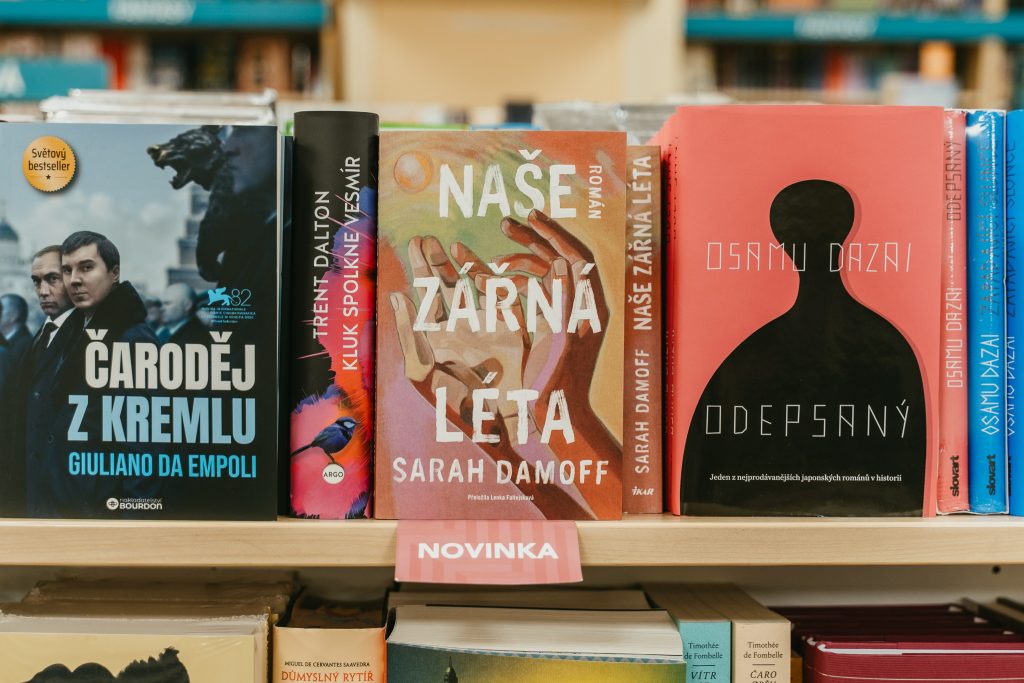 Křehkost, která se dědí: Recenze knihy Naše zářná léta 4 20260325 Luxor 6