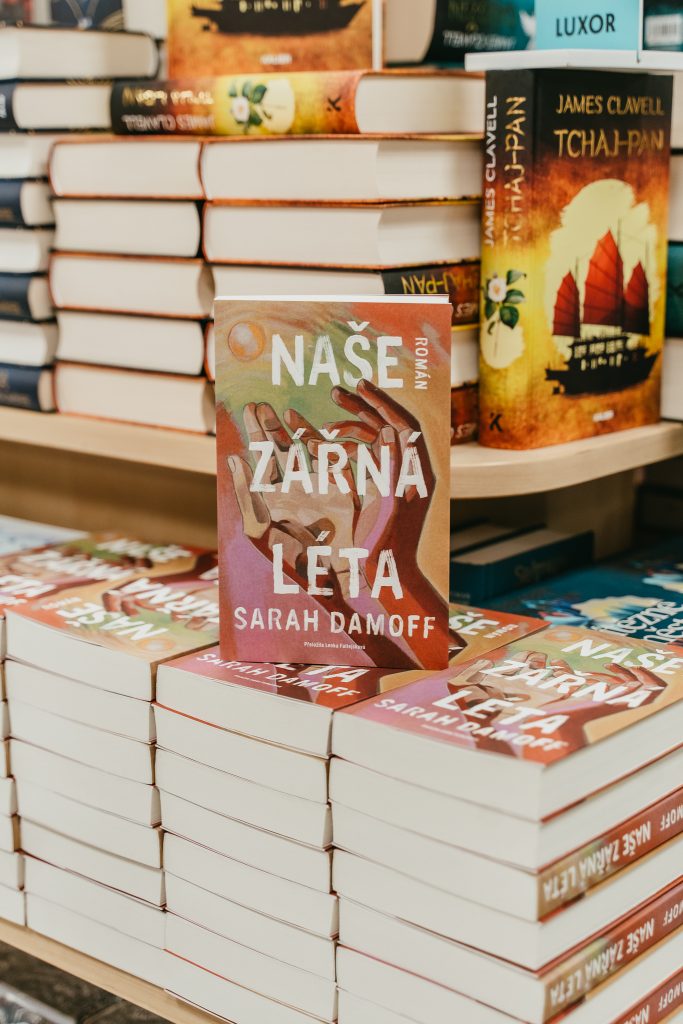 Křehkost, která se dědí: Recenze knihy Naše zářná léta 3 20260325 Luxor 7