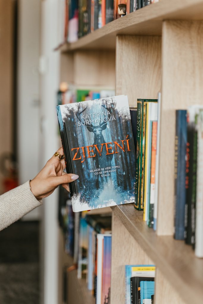 Největší zlo poznáváme ze skutečných vzpomínek: Recenze knihy Zjevení 3 20260507 Luxor 69