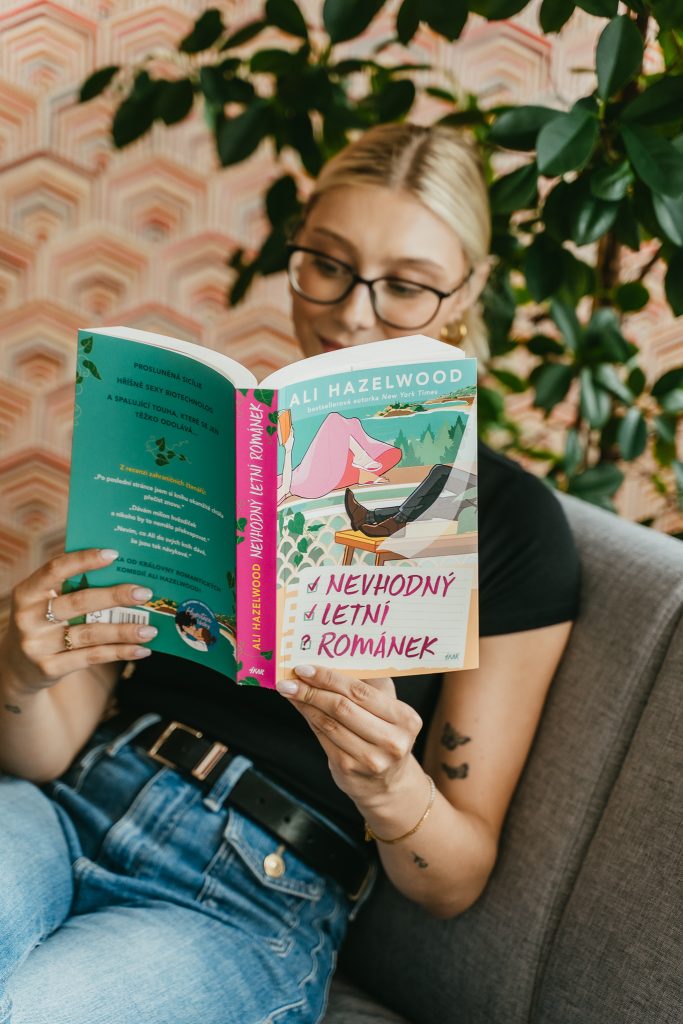 Ali Hazelwood opět boduje: Recenze knihy Nevhodný letní románek 3 20260603 Luxor 19
