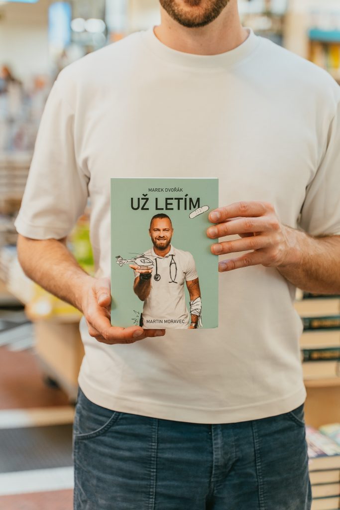 První pomoc letí i do vaší knihovničky: Recenze knihy Už letím 4 20260617 Luxor 9