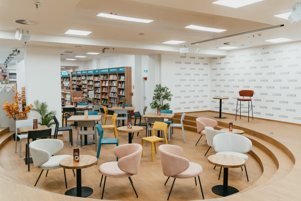 FOTOGALERIE: Palác knih Luxor vás zve do nové kavárny 9 20260915 Luxor kavarna a event space otviracka 20