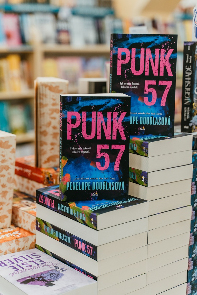 Byla jeho nejlepší kamarádka, než se to zvrtlo: Recenze knihy Punk 57 4 20260917 Luxor 53