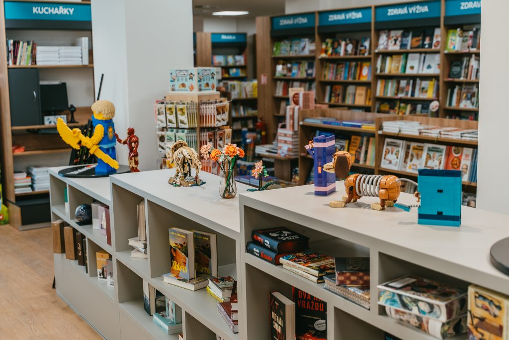 V Paláci knih Luxor otevřela nová velká zóna od značky LEGO®! 4 20261012 Luxor Lego sekcekavarna 90