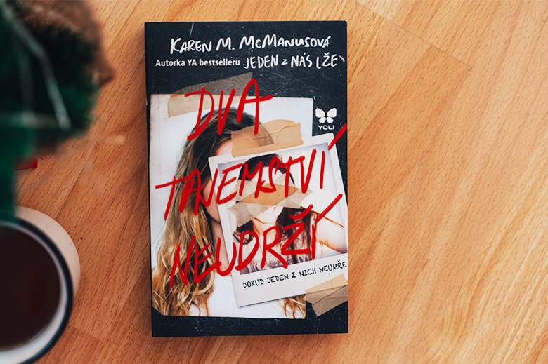 Dva tajemství neudrží recenze