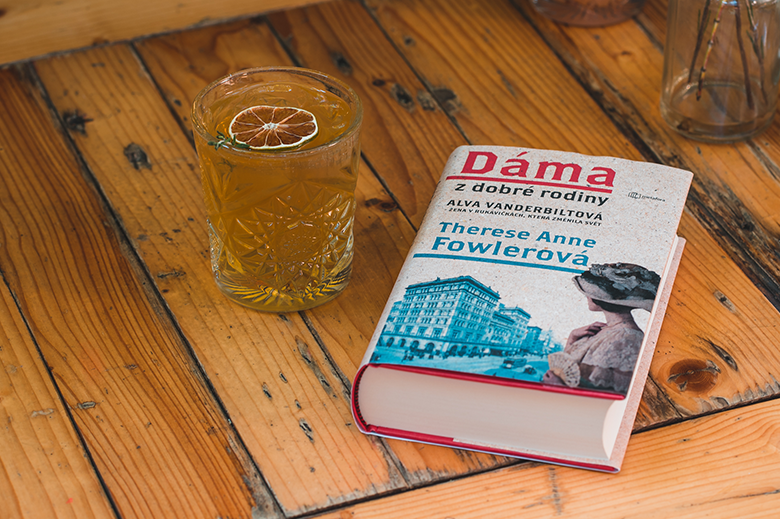 Dáma z dobré rodiny rec