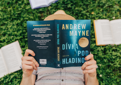 Dívka pod hladinou blog