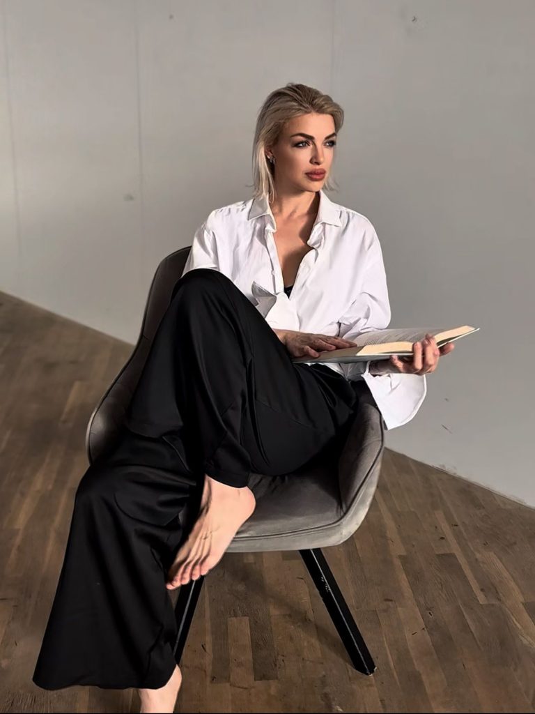 „Moje kniha nevznikla z ambice psát o smrti, ale z potřeby přežít.“ Rozhovor s Barborou Lauren 2 Barbora Lauren