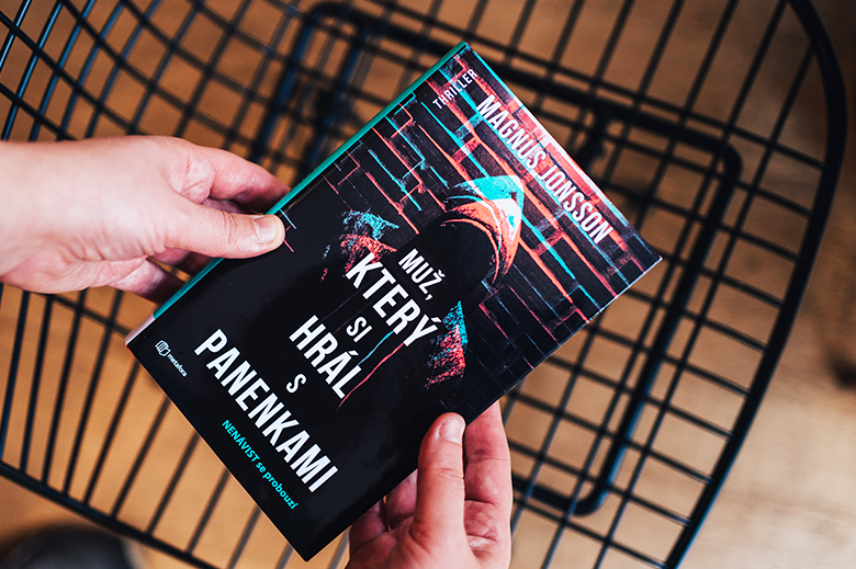 Muž s panenkami blog